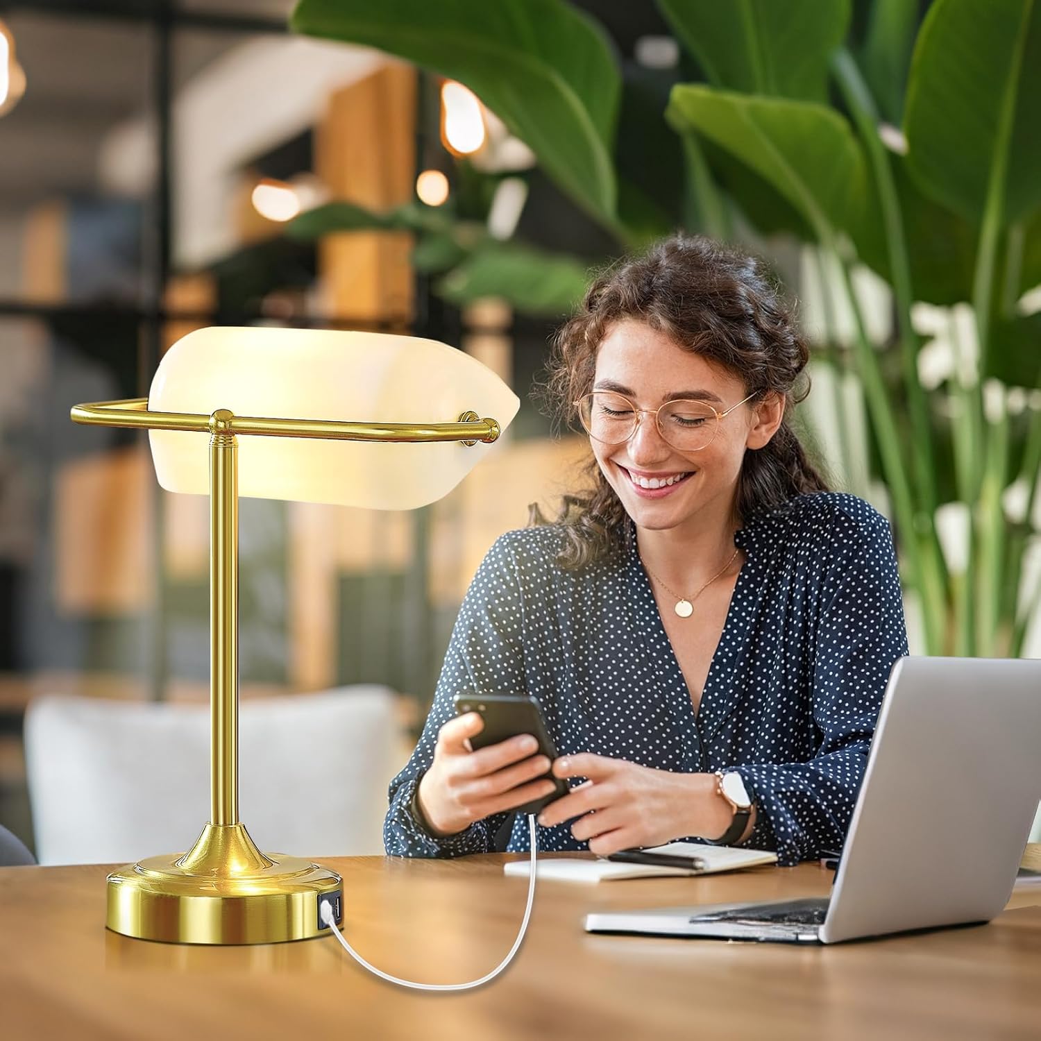 Vintage Desk Lamp Bankers Lamp - Plastic Lampshade Retro Table Lamp with USB & Type C Charging Ports Traditional Library Lamp for Home Office Nightstand Bedroom Side Table Lamp(T45 Bulb Included)