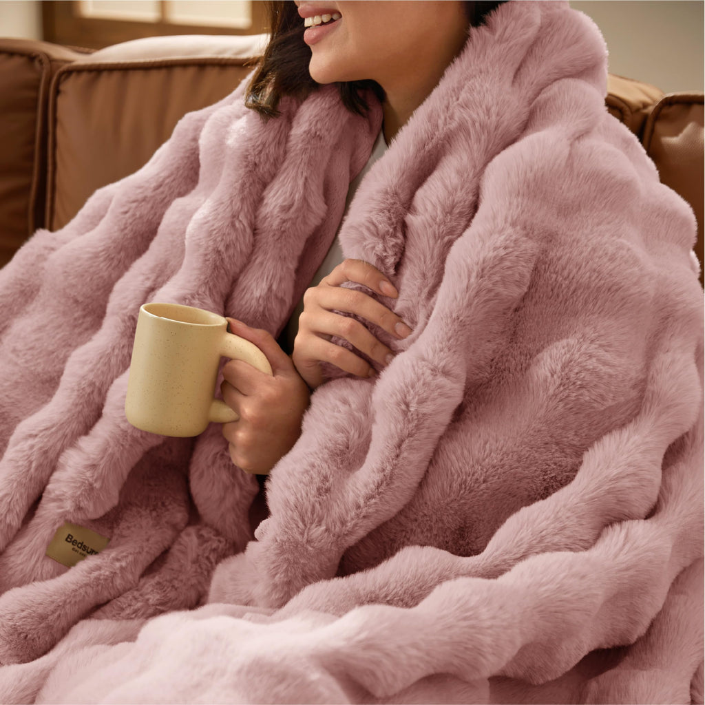 Bedsure GentleSoft Fluffy Faux Fur Throw Blanket for Couch, Soft Fuzzy Fleece Blankets & Throws, Cream Bed Decor Cozy Gifts for Women Teen Girls, Minky Thick Warm Plush Gifts for Birthday, Anniversary