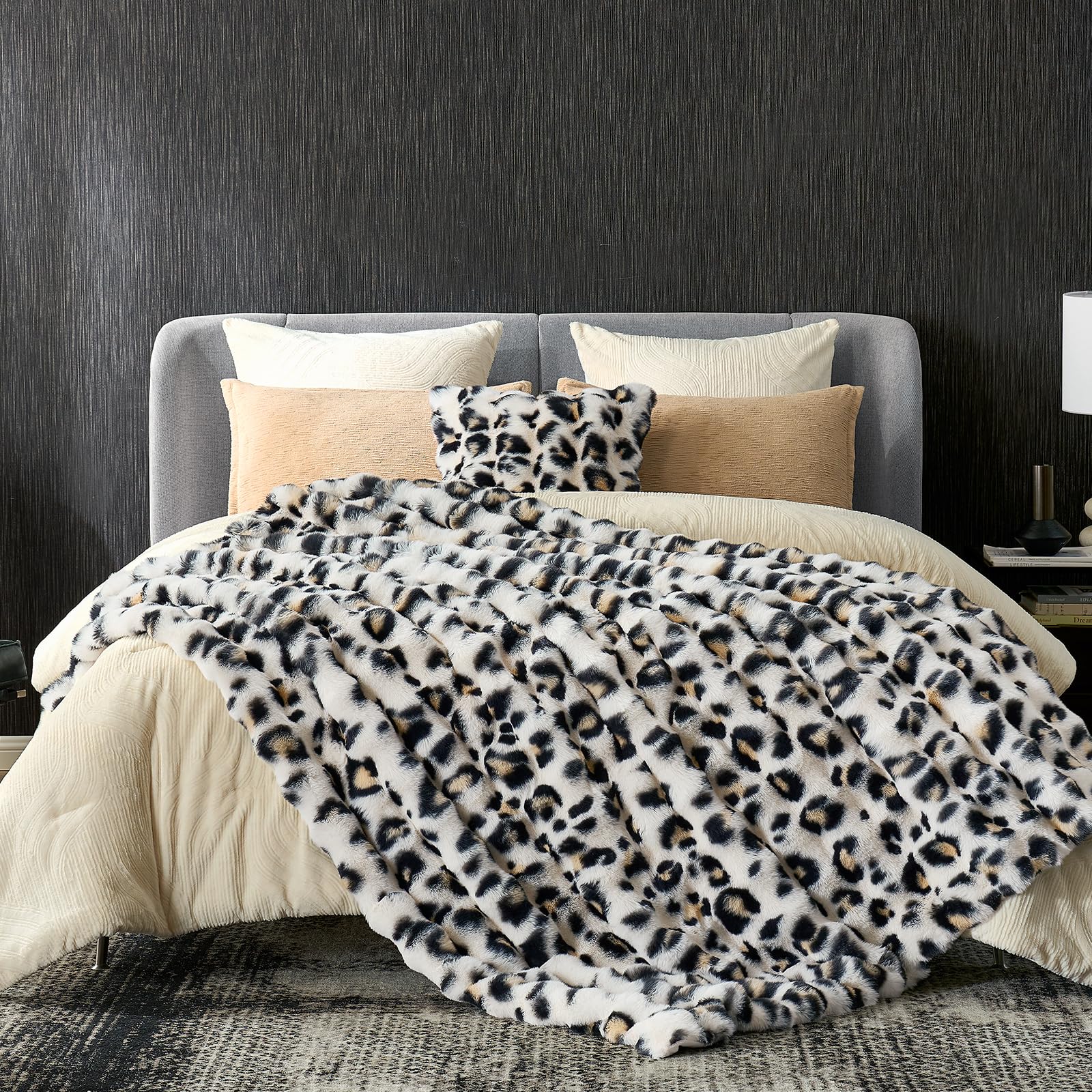 Cozy Bliss Faux Fur Throw Blanket for Couch, Fuzzy Soft Plush Thick Bubble Blanket for Sofa Bedroom Living Room, 50 * 60 Inches Cream White